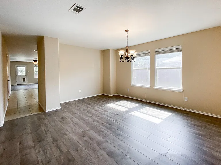 6940 Derbyshire Dr — Photo 5