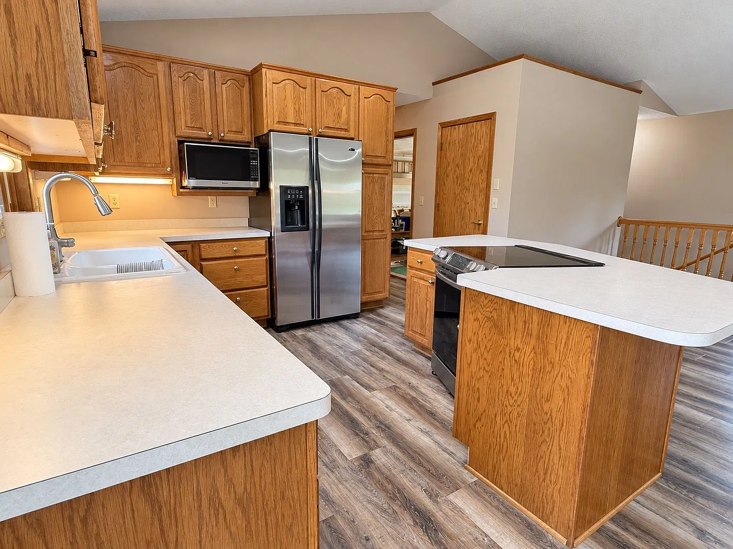 6 bed, 2.0 bath, 2450 sqft, $2,495 — Photo 3