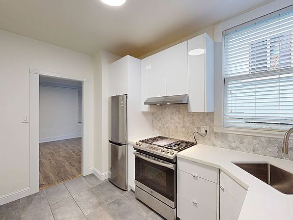 2nd image of 1740 Sacramento St APT 1