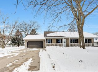 908 Apple Ln, Lake City, MN 55041