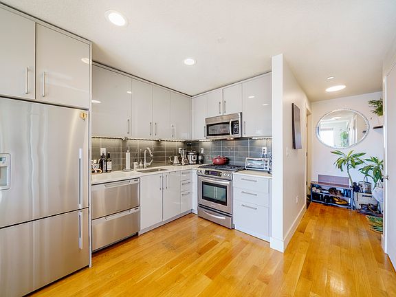 3rd image of 139 Skillman Ave APT 5B