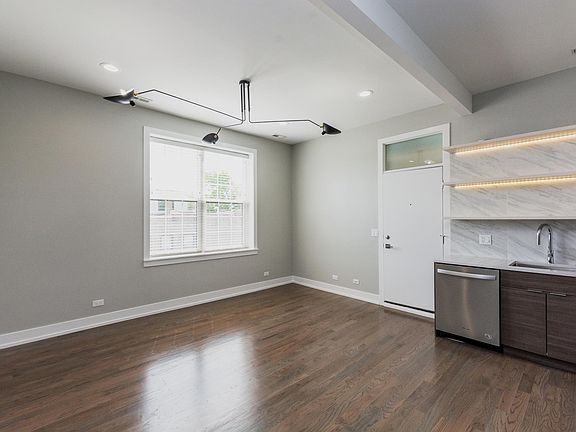 3rd image of 2450 W Chicago Ave #1R