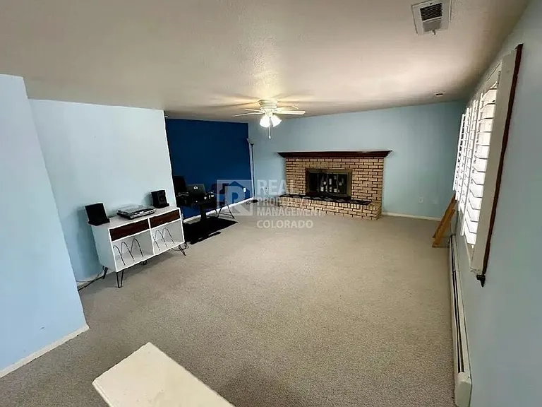 2628 Glendevey Dr — Photo 2