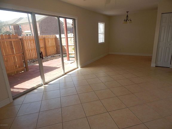 3rd image of 903 Palm Springs Blvd APT B