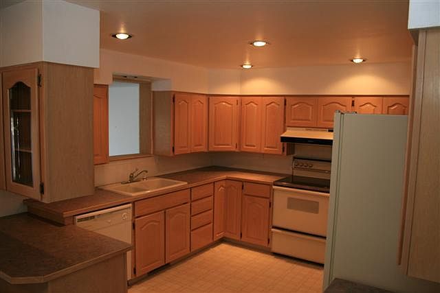2nd image of 1709 N Empire Ave
