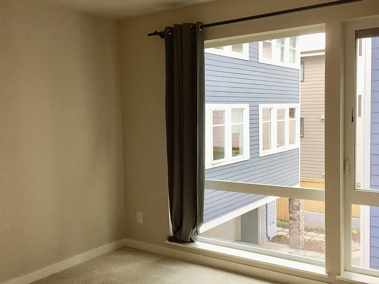 221 24th Ave E #D — Photo 10