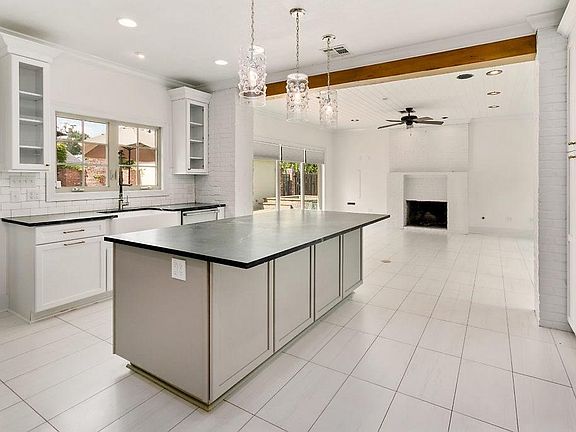 5th image of 1421 Watkins St