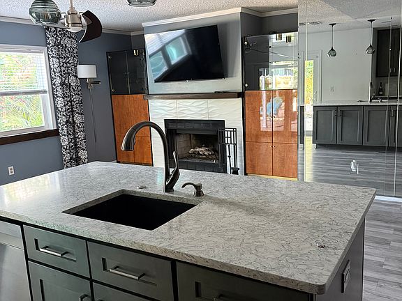 Kitchen & Dinning room