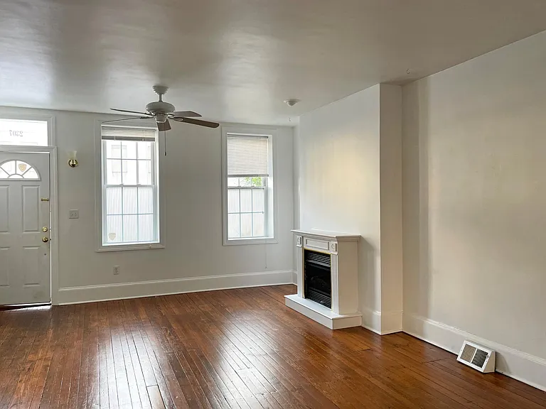 Living area

Note: Photo does not reflect current tenancy.
