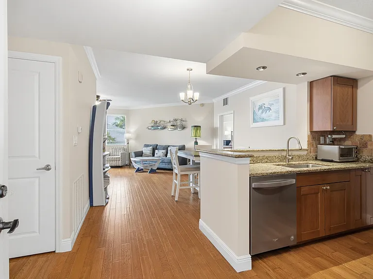 975 NW Flagler Ave #307 — Photo 9
