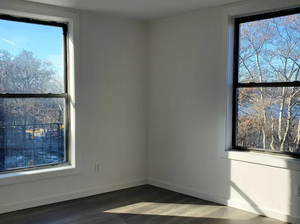 720 Riverside Drive image 9 of 10