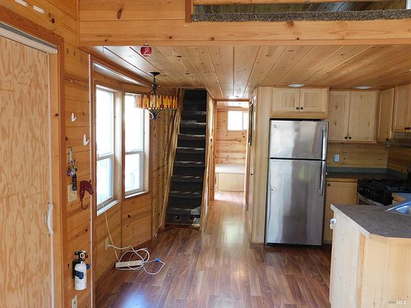 4th image of 16050 Laughlin Road