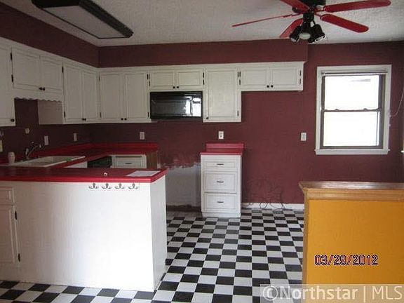 2nd image of 1422 Sandhurst Drive E