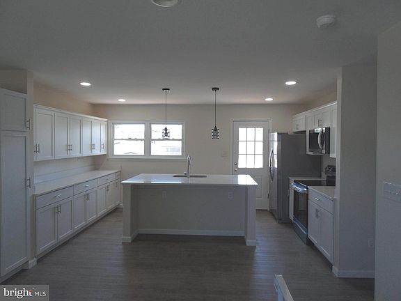 3rd image of 356 N Beaumont Ave