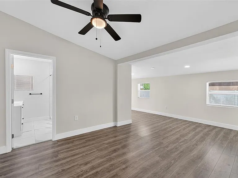 2525 W Beach St — Photo 29