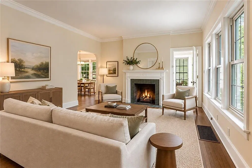 4 bed, 2.0 bath, 2500 sqft, $5,500 — Photo 2