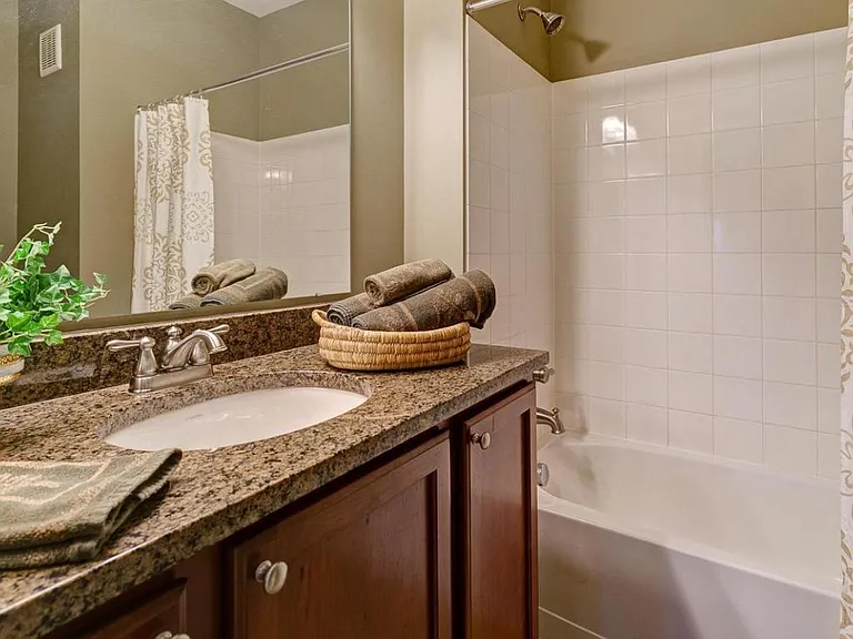 1424 Lakes Circle Dr — Photo 11