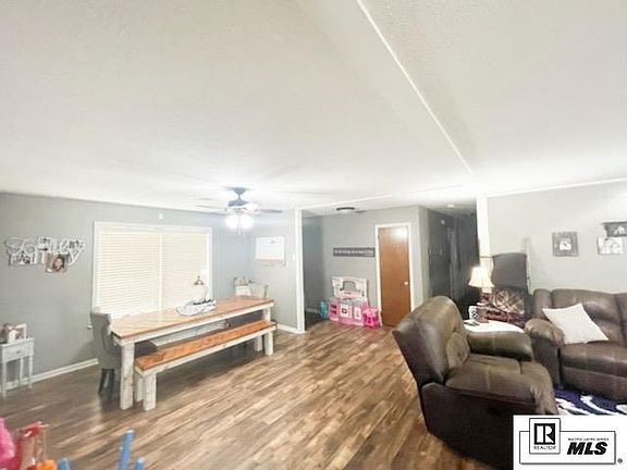 3rd image of 107 Williamsburg Dr