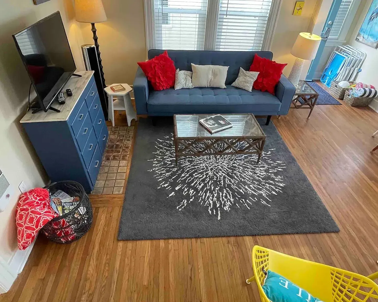 2 bed, 1.0 bath, 750 sqft, $4,850 — Photo 1