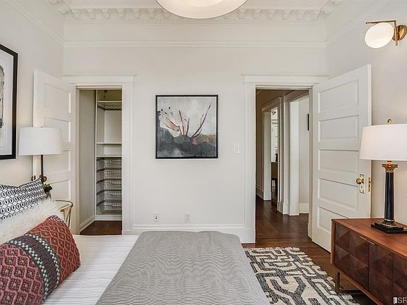 4th image of 429 14th St APT 4