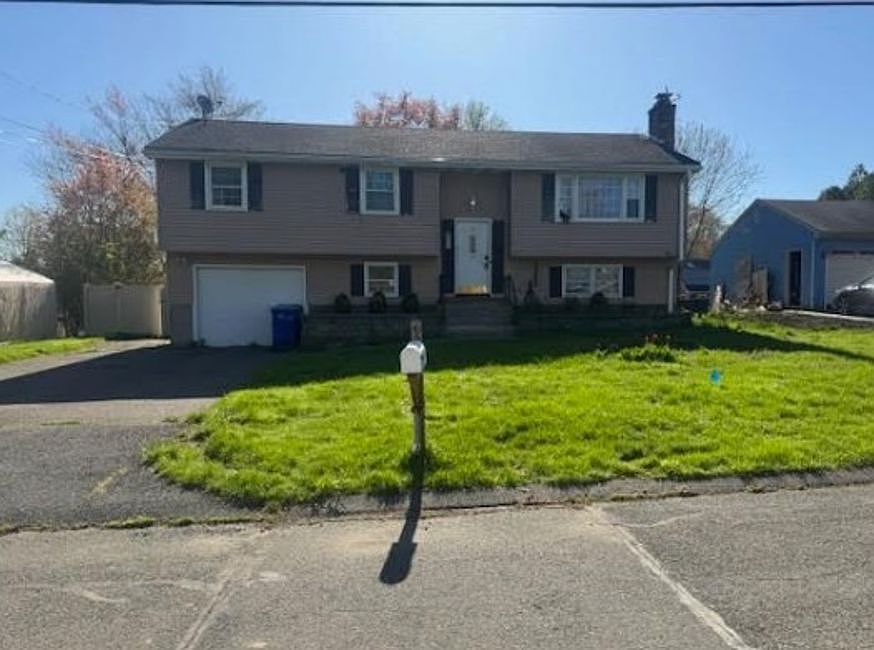 1st image of 98 1st St