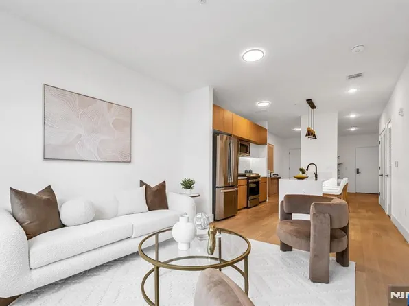 649 38th St #511, Union City, NJ 07087