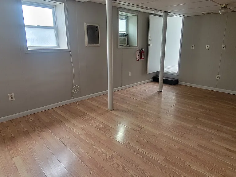 Salter Pl — Photo 1