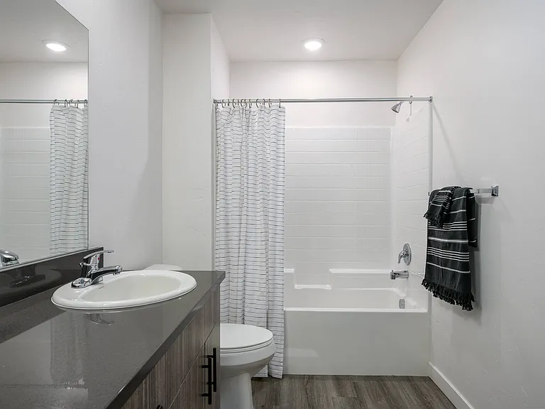 Crosshatch Apartments — Photo 10