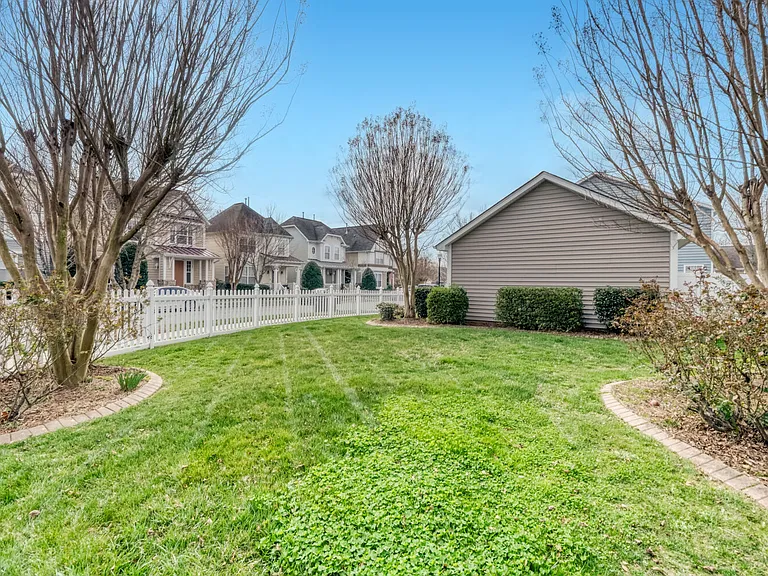 13718 Aldenbrook Dr — Photo 37