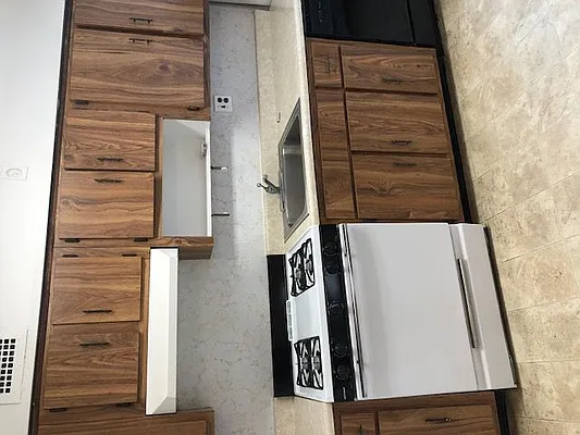 Rented by 18 REALTY | media 9