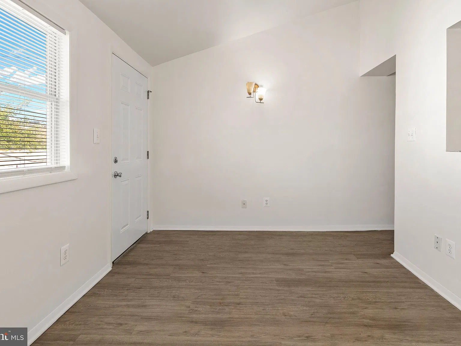 2 bed, 1.0 bath, 1022 sqft, $1,675 — Photo 4