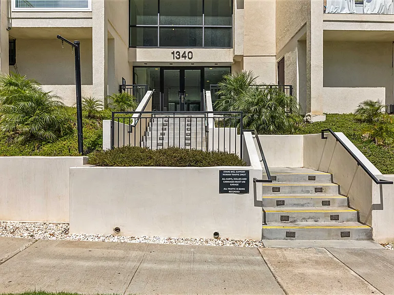 1340 S Beverly Glen Blvd #202 — Photo 33