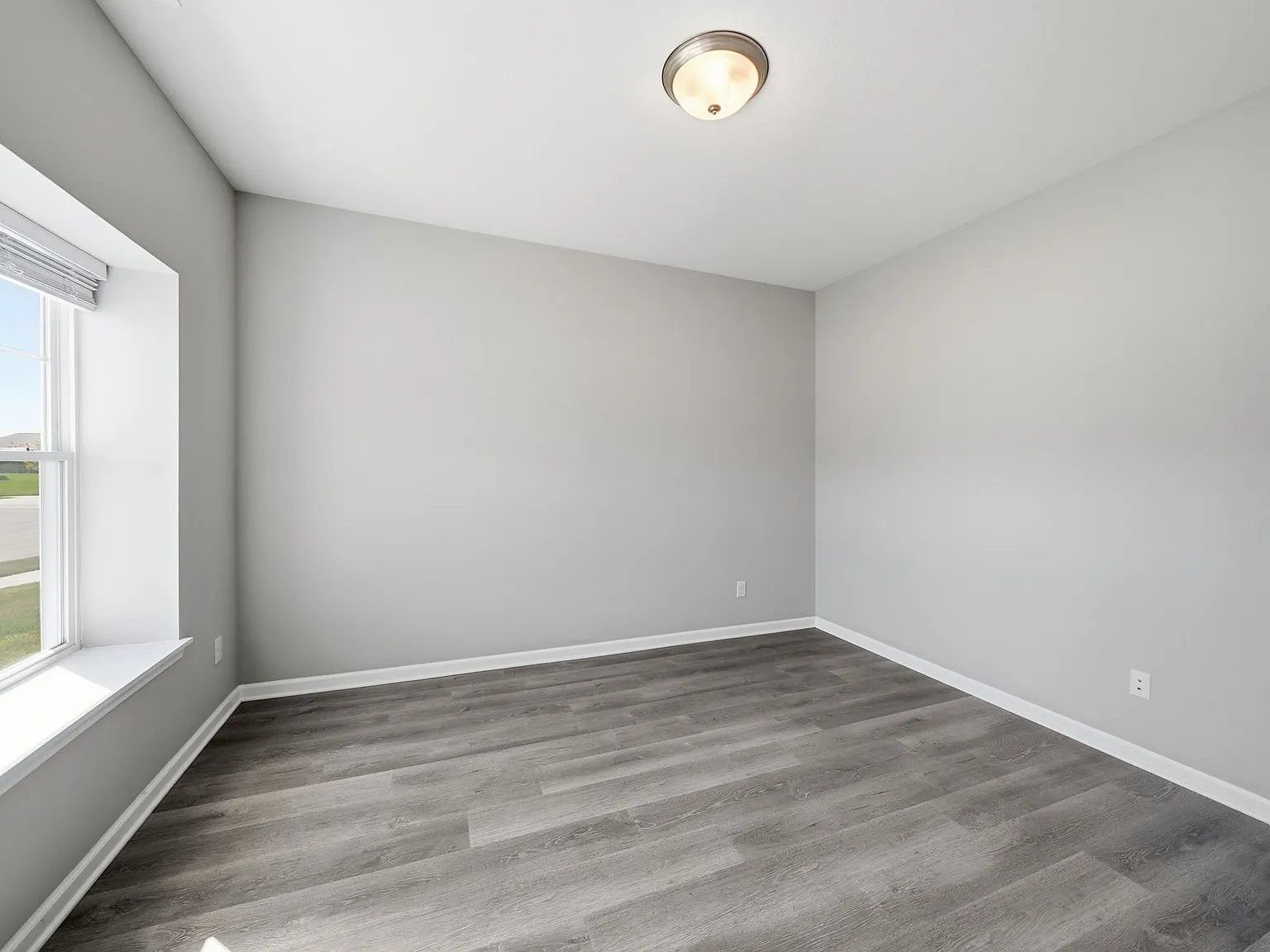 5 bed, 3352 sqft, $2,700 — Photo 4