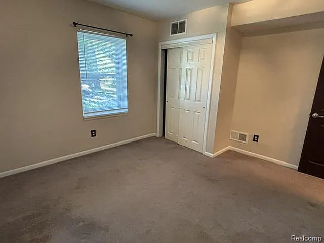 4784 Sylvester Ave — Photo 12