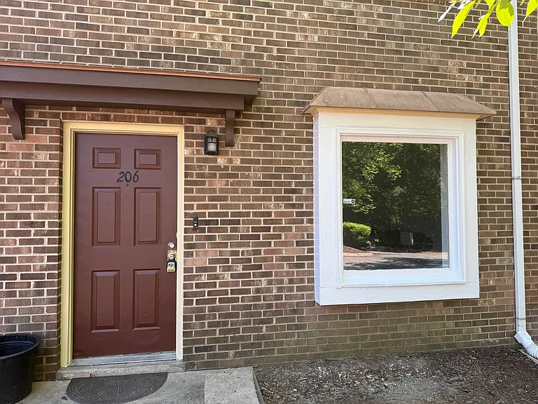 206 Royal Forest Ct — Photo 8