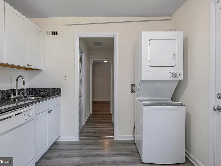 319 Wolfe St #1/2 — Photo 16