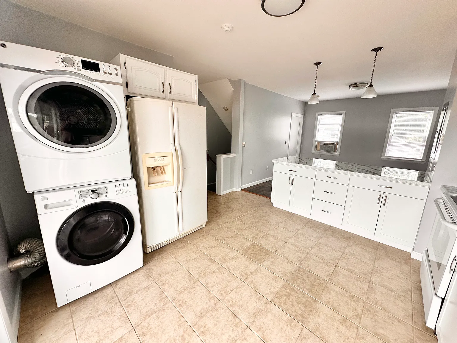 3 bed, 1000 sqft, $2,800 — Photo 3