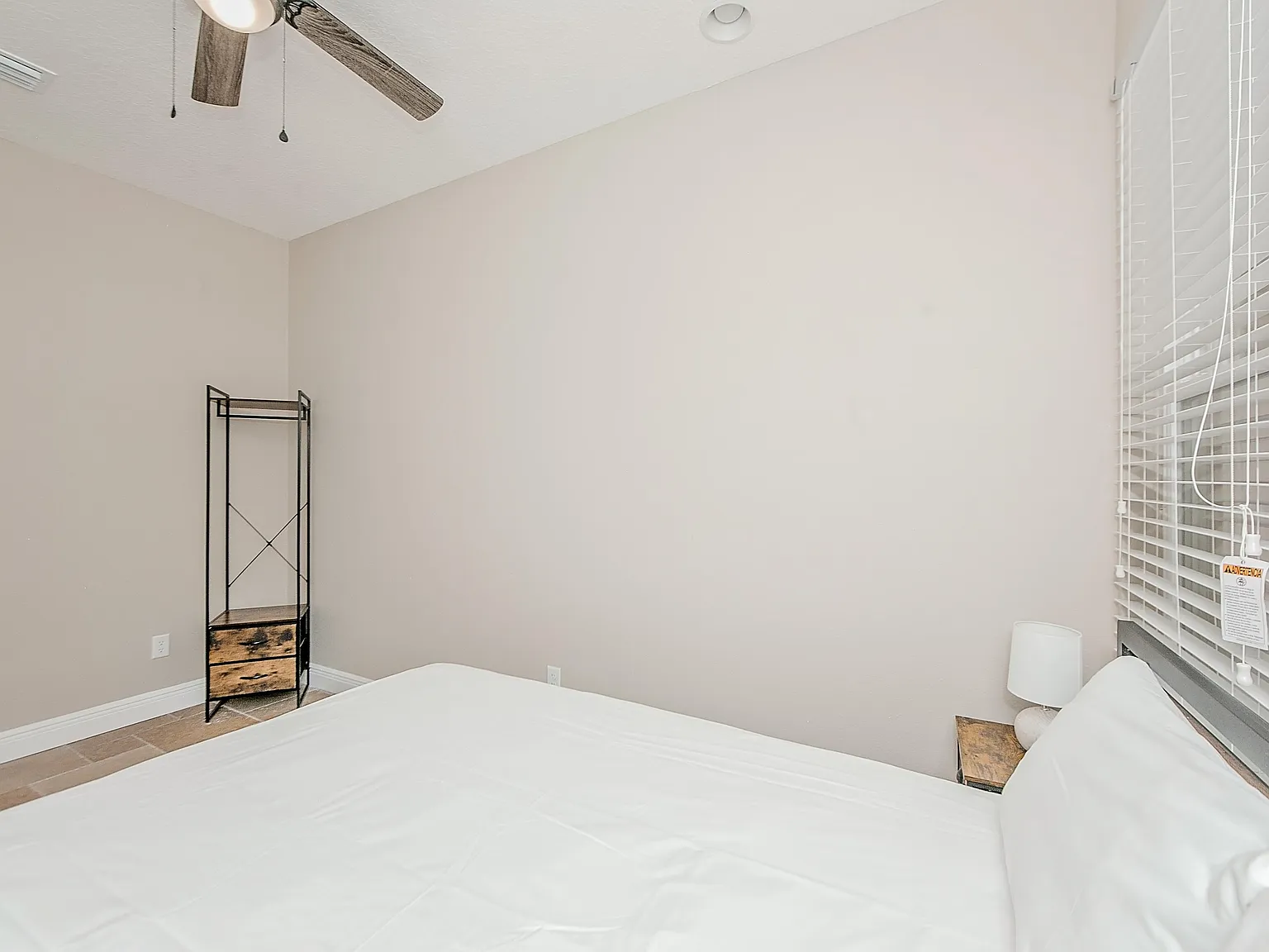 4 bed, 3.0 bath, 4000 sqft, $910 — Photo 4
