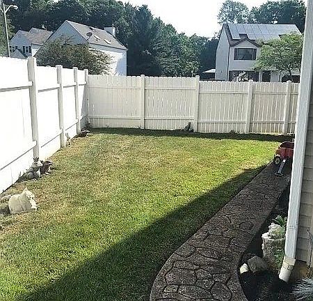 5th image of 44 Oak Knoll Dr