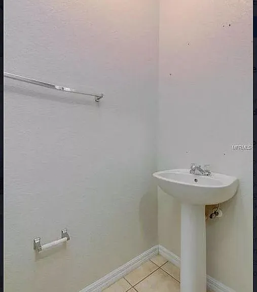 1/2 Bath