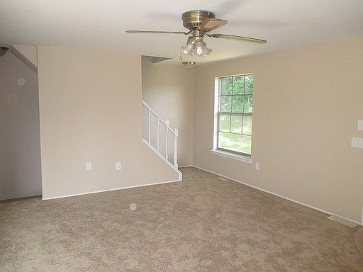 4th image of 22 Fox Run Ct