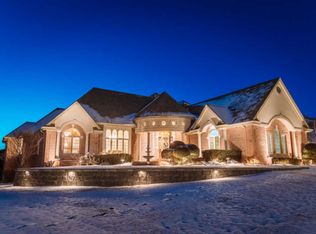 1807 E Bristlecone Dr, Hartland, WI