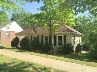 19 Enka Orchard St, Candler, NC 28715