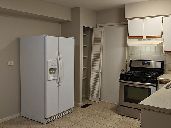 3rd image of 94 W Stevenson Dr