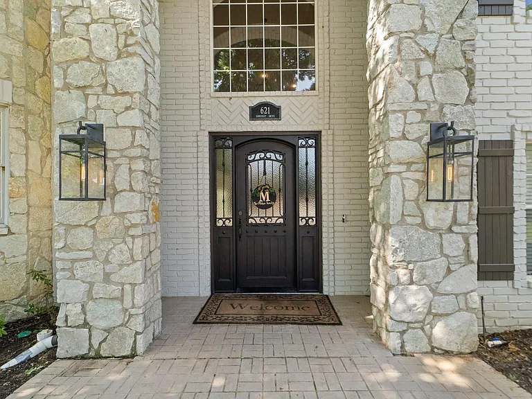 621 Somerset Dr — Photo 4