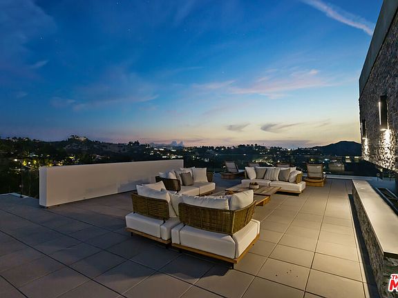 4th image of 3000 Benedict Canyon Dr