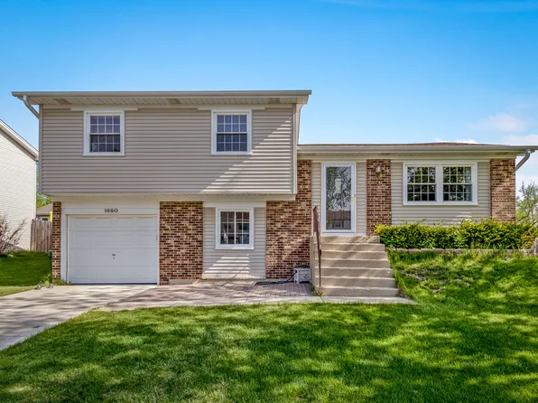 1680 Bicek Dr, Hoffman Estates, IL 60192