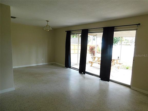 3rd image of 1597 Bellrose Dr E