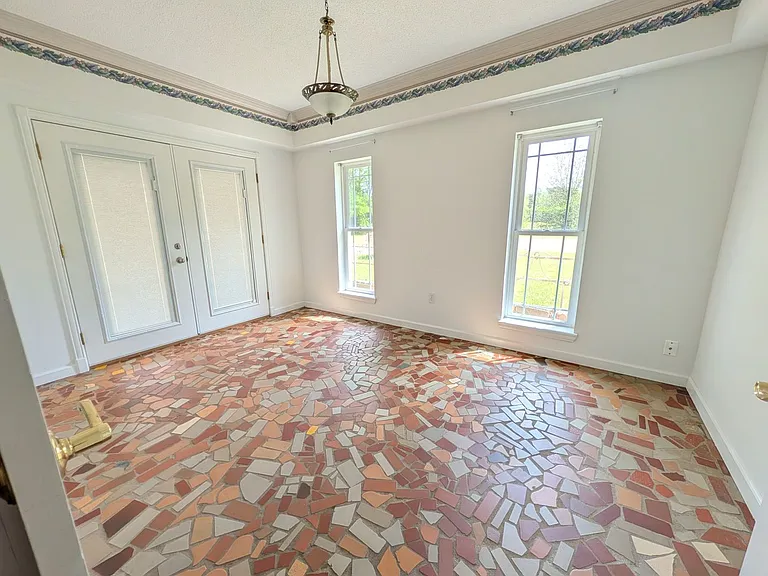 635 Summit Dr — Photo 11