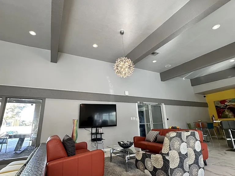 La Estancia Apartments — Photo 9